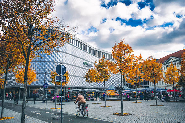 優(yōu)化學(xué)校后勤系統(tǒng)，提高校園管理效率